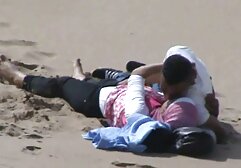 Caliente checa milf Klarisa Leone paraguya cojiendo se folla a dos chicos al aire libre