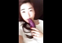 Babe encuentra el gran paraguayos cojiendo consolador de su madre y se divierten con él.