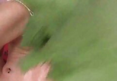 Hombre negro se folla a xxx casero py una chica brasileña en el sofá